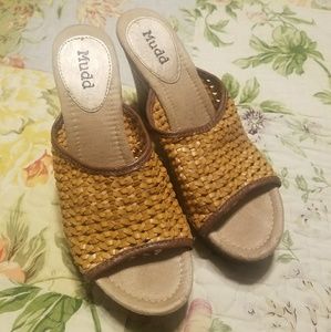 MUDD 4" heel  1" platform sandal